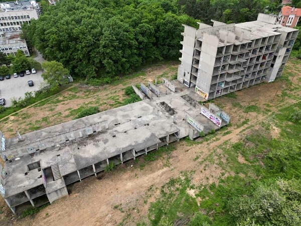 Activities for the demolition of buildings and clearing of the site for the National Children's Hospital continue intensively